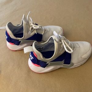 Nike Huarache Women’s shoes 7.5